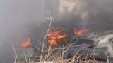 「「爆発音と黒い煙」　少なくとも9台の車とタイヤが燃える　廃車置き場で火事　山梨」の画像1