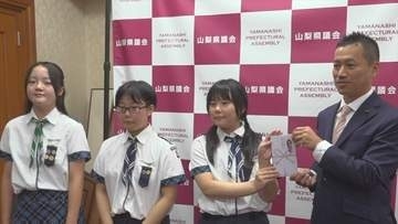 「大事な緑を守るために使ってほしい」ガールスカウトが浄財を寄付　山梨