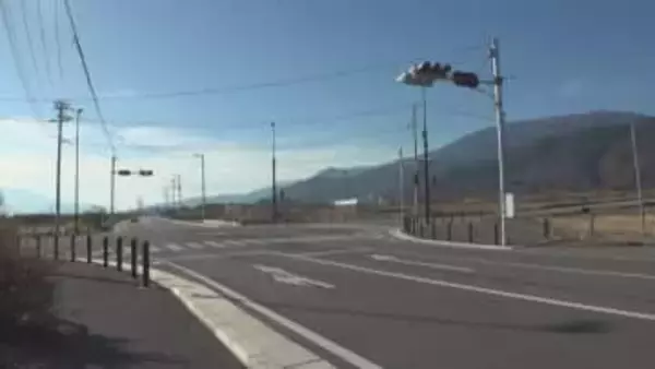 強盗事件　車の窓からスプレー吹きかけ現金28万円が入ったバッグ奪う　犯人は上下黒の服 スクーターで逃走　山梨・南アルプス市