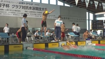 未来の“ハギトモ”目指しジュニアスイマーが力泳　シドニー五輪競泳日本代表・萩原智子さん迎え水泳競技大会