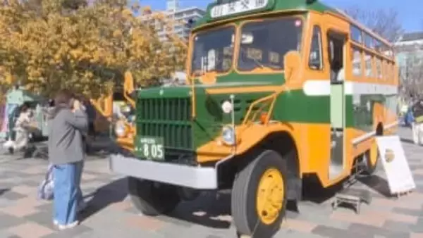 60年前のボンネットバス展示にナンバープレートや運賃表の販売も　やまなし公共交通フェス