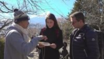 「規制ではなく仲良く摩擦が起きない場所に」オーバーツーリズムのゴミ問題　地元住民団体がマナー呼びかけ　山梨・新倉山浅間公園