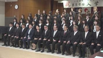 「人と社会に貢献できる歯科衛生士を目指す」歯科衛生専門学校で入学式　山梨