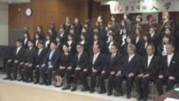 「人と社会に貢献できる歯科衛生士を目指す」歯科衛生専門学校で入学式　山梨