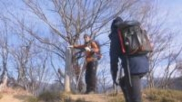 「山が夫婦仲を柔らかくしてくれる」　落石で通行止めが続いた岩殿山　新ルート開通　ほぼ毎日登っていた夫婦が6年ぶりの山頂に　山梨