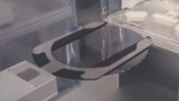 空気の力で浮かせてウェハー運搬　ロボットハンド開発のハーモテックが最優秀賞　やまなし産業大賞