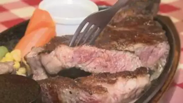 「いつ値上げするんだろう…」　輸入牛肉が過去最高値　円安や原油高騰の影響　更に人手不足が拍車　ステーキ店は試行錯誤　山梨・ヒノマルステーキ