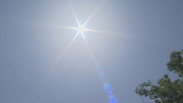 甲府32.6度　各地で今年一番の暑さ　あすも同じ暑さ予想　熱中症に注意　異例の暑さの要因を気象予報士が解説