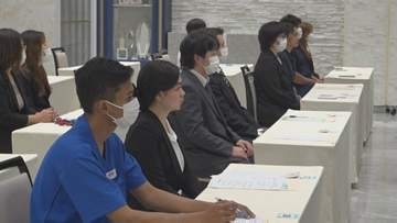 少子高齢化で人材確保が課題の介護職員　県内介護施設など41カ所の合同入職式　山梨