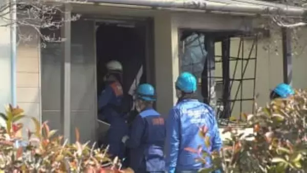 「白っぽい煙がもうもうと上がっていた」　未明に住宅火災　80代夫婦の夫が死亡、妻は重体　山梨・笛吹市