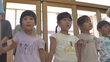「かわいい声や元気いっぱいな声が聞けて楽しかった」園児と地元の合唱団が歌声で交流　山梨・市川三郷町