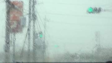 大気不安定　県内各地で強い雨　28日夜遅くにかけて雷を伴った激しい雨が　山梨