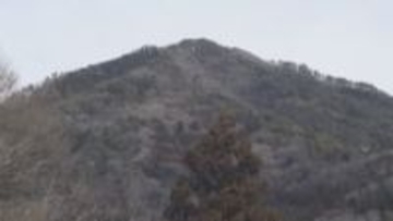 山林火災　延焼の勢いが弱まる　地上から残火処理や現場確認を進める　発生から２週間　消火活動続く　山梨・扇山