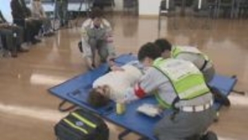 外国人観光客が増加で救急要請への対応が課題　消防隊員らが英語を学び成果を披露　去年搬送した外国人は過去最多の284人