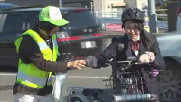 「逆走していたこともあったので気をつけたい」　今月から導入の自転車の青切符制度　街頭活動で周知　山梨・春の交通安全運動