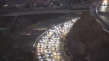 中央道Uターンラッシュで上りの小仏トンネル付近先頭に15キロ渋滞　【3日午後5時現在】