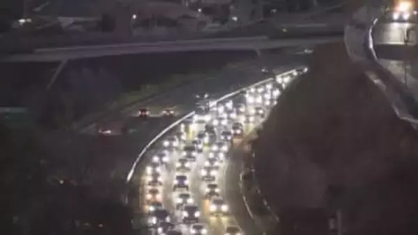 中央道Uターンラッシュで上りの小仏トンネル付近先頭に15キロ渋滞　【3日午後5時現在】