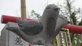 「姿を拝むと疫病を逃れられると伝えられる「ヨゲンノトリ」　2体の石像を神社に奉納」の画像1