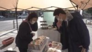 クリスマスマーケット　雑貨や焼き菓子など並ぶ　女性の活躍と交流の場をつくろうと市が開催　山梨・甲府市