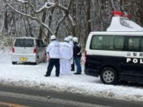 【速報】チェーンの装着作業中に軽乗用車が突っ込み男性が死亡　山梨・北杜市