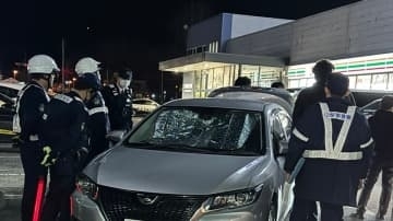 【速報】強盗事件　現金2000円とカップ麺2個を奪って逃走　容疑者とみられる男の身柄を確保　山梨