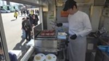 水素グリル載せたキッチンカー登場　水素エネルギー使って焼いたソーセージ販売　クリーンエネルギーをPR