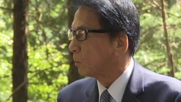 「お地蔵さまに思いを込めてお願いをした」　杉良太郎さんが県天然記念物「矢立の杉」で年次法要　山梨・大月市