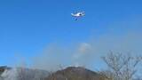 「【LIVE配信あり】山林火災　ヘリが上空から消火活動を再開　火は最も近い住宅までおよそ150mに迫る　山梨・上野原市」の画像1