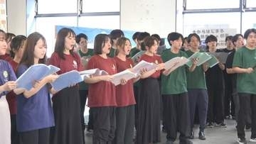 早稲田大学合唱団　甲府駅で息の合ったハーモニーを響かせる　今月22日にサマーコンサート　山梨