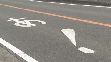 用水路の中に仏像　ひらがな1文字の道路標識　街の“気になる”を調査　山梨