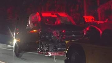 車同士が正面衝突　乗用車の男女2人がケガ　軽乗用車は盗難車　何者かが車を乗り捨て、逃走か　山梨