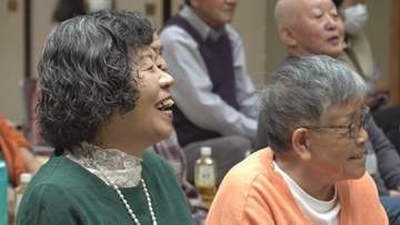 「こんなに笑ったのは久しぶり」　ひとり暮らし高齢者を励ます会　落語家が終活落語を披露　山梨・甲府市