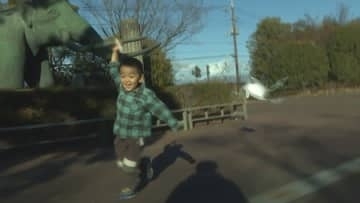 土偶のイラストが入ったお正月の凧作り　山梨県立考古博物館