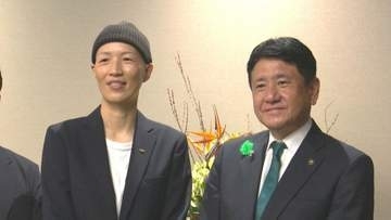 女子バスケ山梨クィーンビーズ関係者が甲府市長を表敬訪問　来シーズンの一部昇格誓う