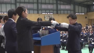 新天地での活躍を応援　県内で最も早い卒業式　卒業生が学び舎巣立つ　山梨・日本航空高校