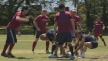 82歳のラガーマンも出場　世代を超えたプレーヤー達の交流　高校ラグビーOBがタッチラグビーで交流試合