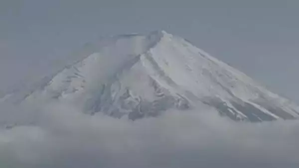 富士山で下山途中にバランス崩し滑落　オランダ人男性を救助　足首骨折の重傷
