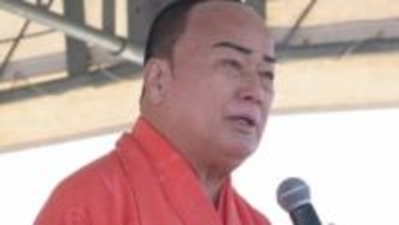 プロレスラーの鷹木信悟さんと歌手の細川たかしさんが会場を盛り上げ　市政20周年を記念した「中央市ふるさと祭り」開催　山梨