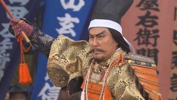 「いざ出陣」信玄公祭り　武田信玄公役は市川右團次さん、勘助役は右近さん　親子で共演