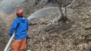 「火の勢いは だいぶ収まってきている」扇山の山林火災　発生から2週間　一方で、消防機材が大量破損　山梨