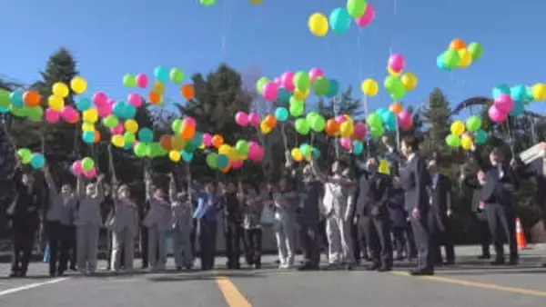 「色々な方に感謝」20歳迎える社員を祝う会　仕事で祝賀行事参加できない社員のため開催　山梨・富士急行