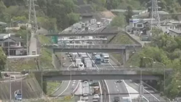 【中央道】上り線・相模湖IC手前でトラック2台の事故　上野原ICまで約6㎞の渋滞　【午前11時40分現在】