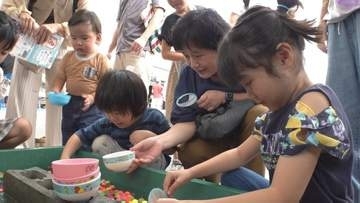 地域の人たちが楽しむ　秋祭り賑わう　ジュエリーの製造・販売会社が開催
