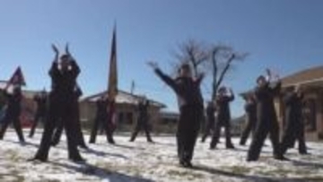 「空を飛びたい」　園児の夢にエール　工業高校の応援団が保育園で援舞を披露　山梨