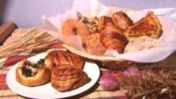 キノコパイやアップルパイ　秋の新作が充実のラインアップ　ハード系が主力の人気ベーカリー　山梨・AMPEL GRAINFACTORY