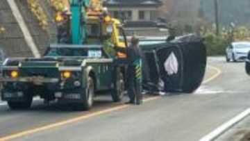 【速報・情報更新】3人が乗った乗用車が横転　1人が重体の模様　山梨・道志村