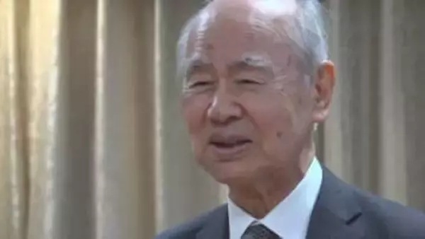 山梨の近現代の研究につながる貴重な歴史資料　およそ3000点を県立博物館に寄贈