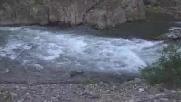 「男の人が流されている」と通報　釣りをしていた84歳の男性が死亡　山梨・桂川