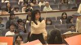 「小さなマエストロたちがオーケストラを前に堂々とした姿でタクトを振る　こどもの日演奏会　山梨・甲府市民吹奏楽団」の画像1