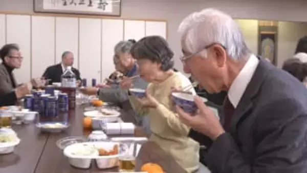 きょうは七草の日　1年の無病息災を祈願　寺で鏡餅や小豆の入った独特な七草粥ふるまう　山梨・甲斐善光寺